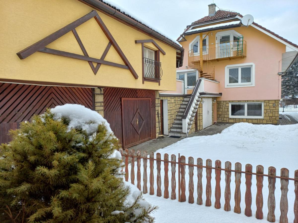 Apartman Elegant Bešeňová Exterior foto